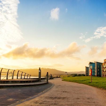 Sea View Apartment At The Beach! Llanelli Dış mekan fotoğraf