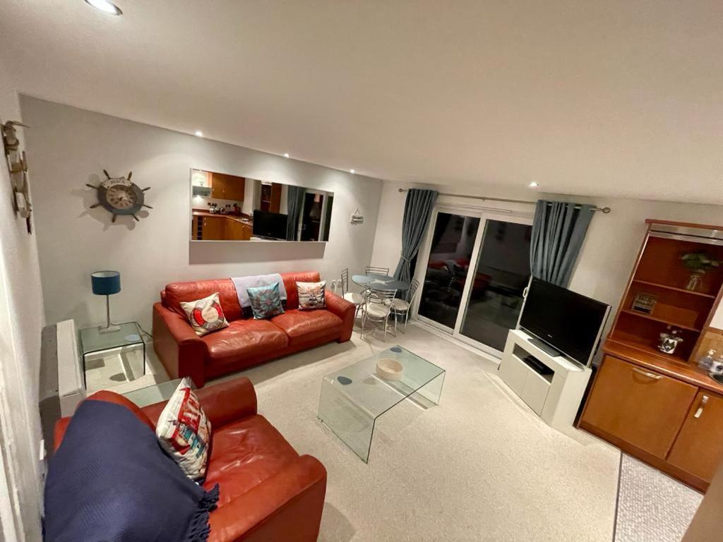 Sea View Apartment At The Beach! Llanelli Dış mekan fotoğraf