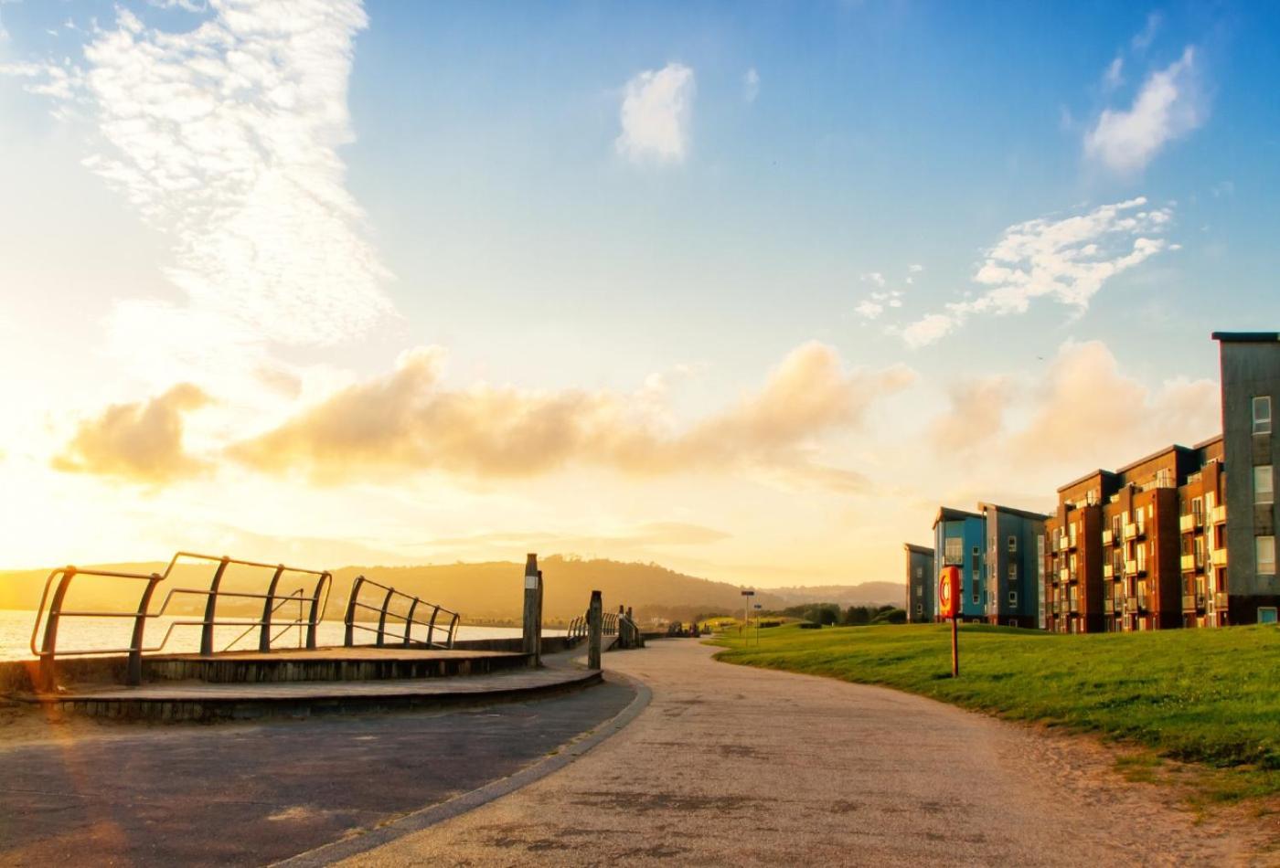 Sea View Apartment At The Beach! Llanelli Dış mekan fotoğraf